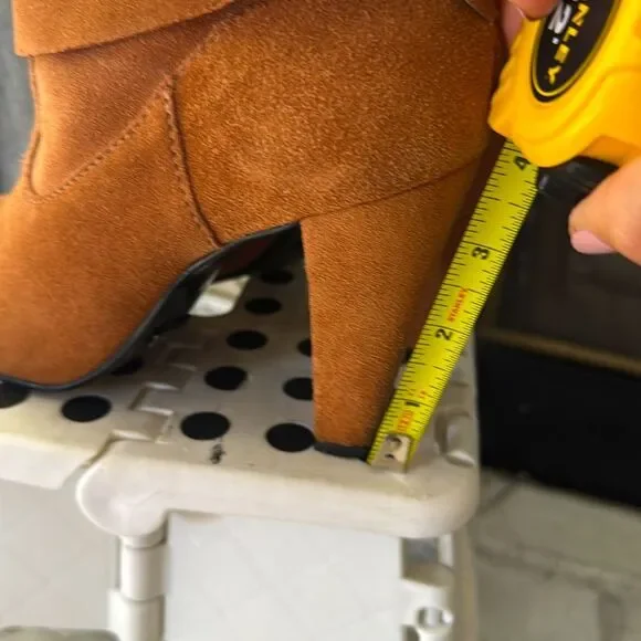 Schutz Women Dalya Ankle Bootie Brown Cognac Heel Suede Size 8 Sexy - Picture 6 of 7